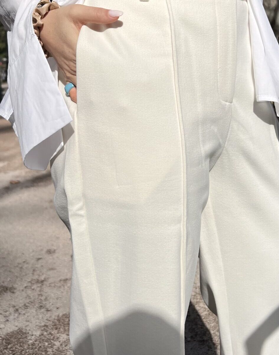 Alternative view of Pantalón Cadaqués