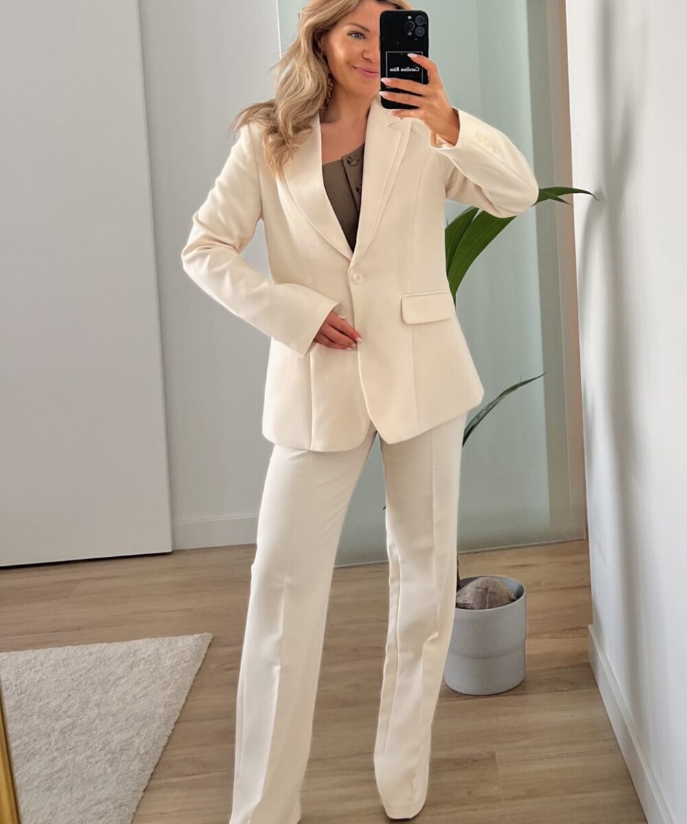 Alternative view of Traje Gala